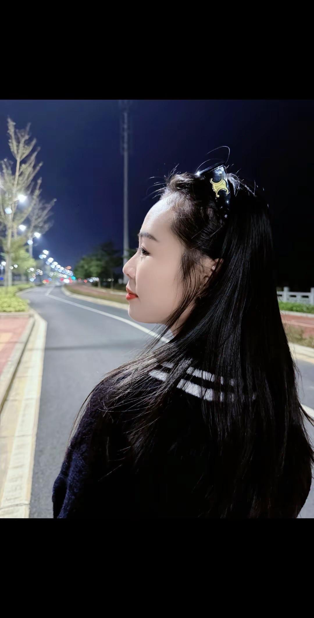 “当你把人性看透，你就会喜欢独处，不愿意掺和无用社交，更不会讨好任何人”