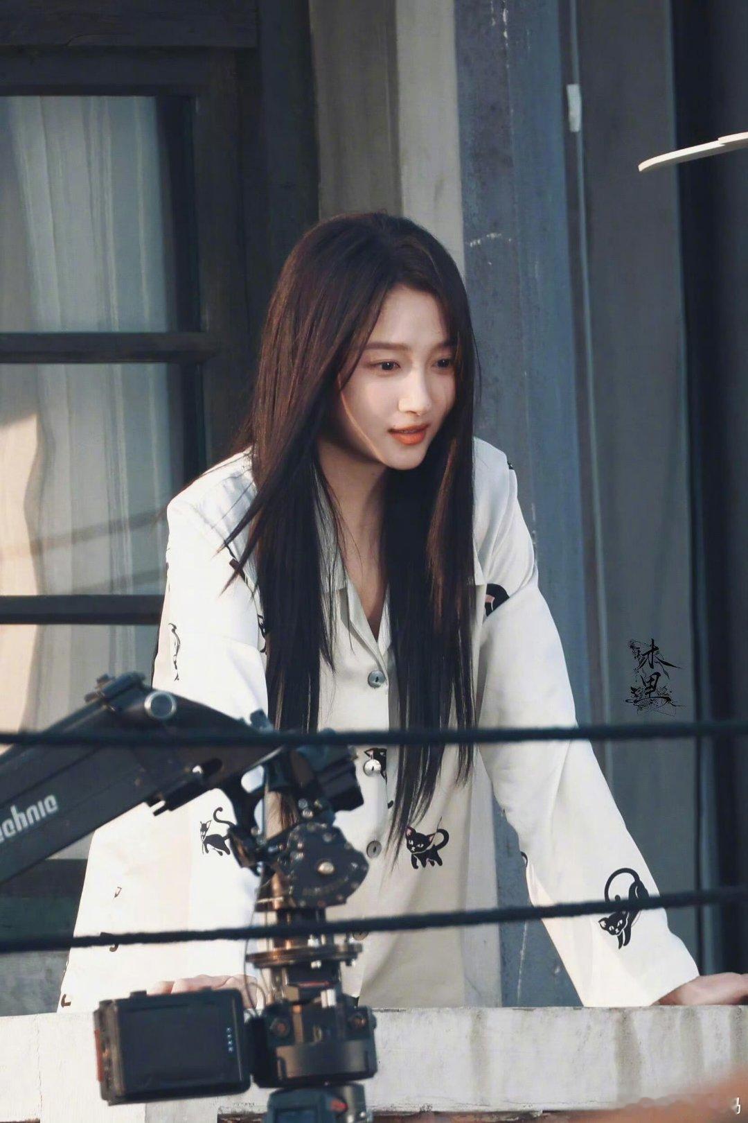 关晓彤下次走红毯能不能穿睡衣啊！！好松弛的慵懒小猫咪🐈🥹​​​​