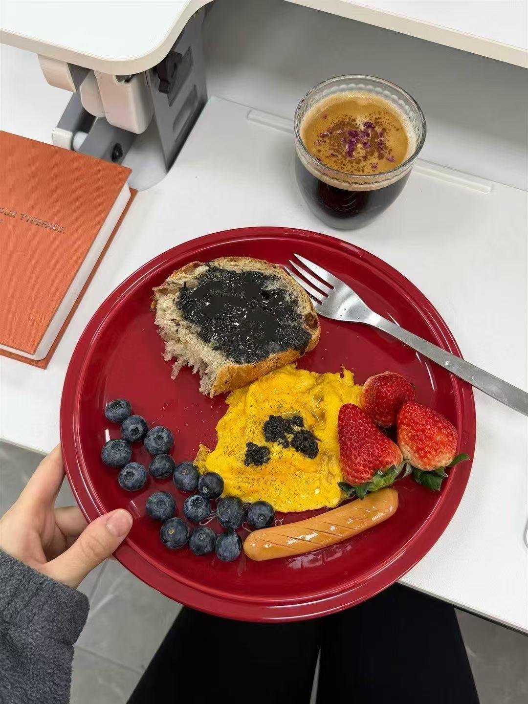 40岁以上的中年女人一旦发现胖了，一定要马上立刻去减肥！只要你觉得自己有一点胖