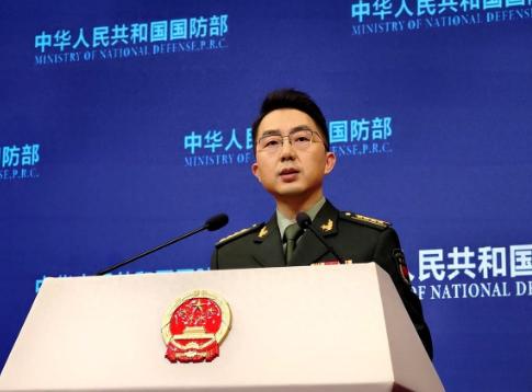 国防部例行发布会上，有记者冷不丁抛出一道高压题：如果日方执意登上钓鱼岛，中方会如