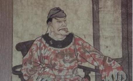 公元1393年，朱元璋御赐蜀王朱椿一件礼物，王妃看到后哭出声来。初春