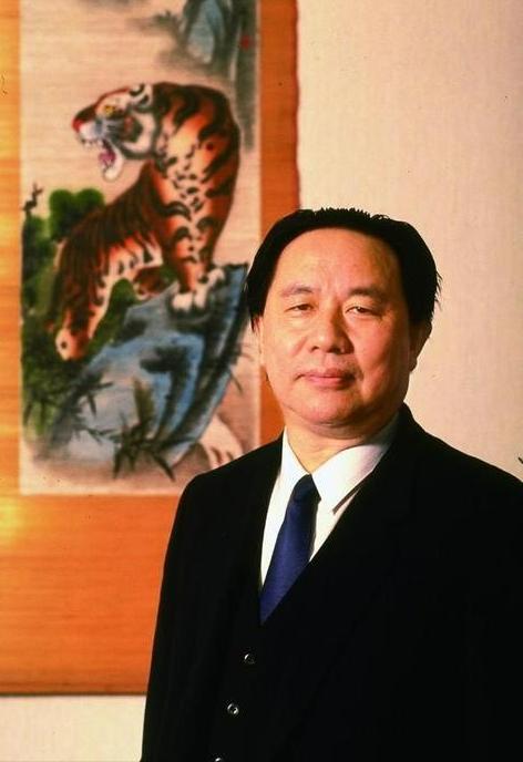 三进牢笼仍敢欺天骗地：从顶流首富到世纪巨骗，他被吹成神话的泡沫有多虚。改革开