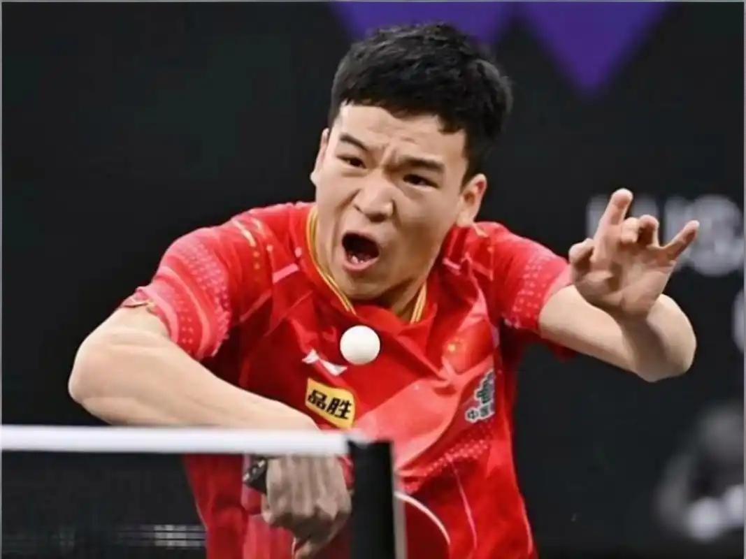 刚刚结束的一场WTT多哈冠军赛男单1/16决赛，男单世界排名第11的国乒选手向鹏