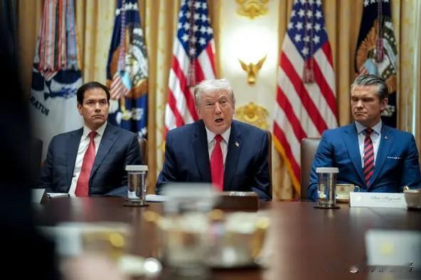 民主党人和白宫达成协议政府避免停摆美国周四今天晚上，纽约参议员、少