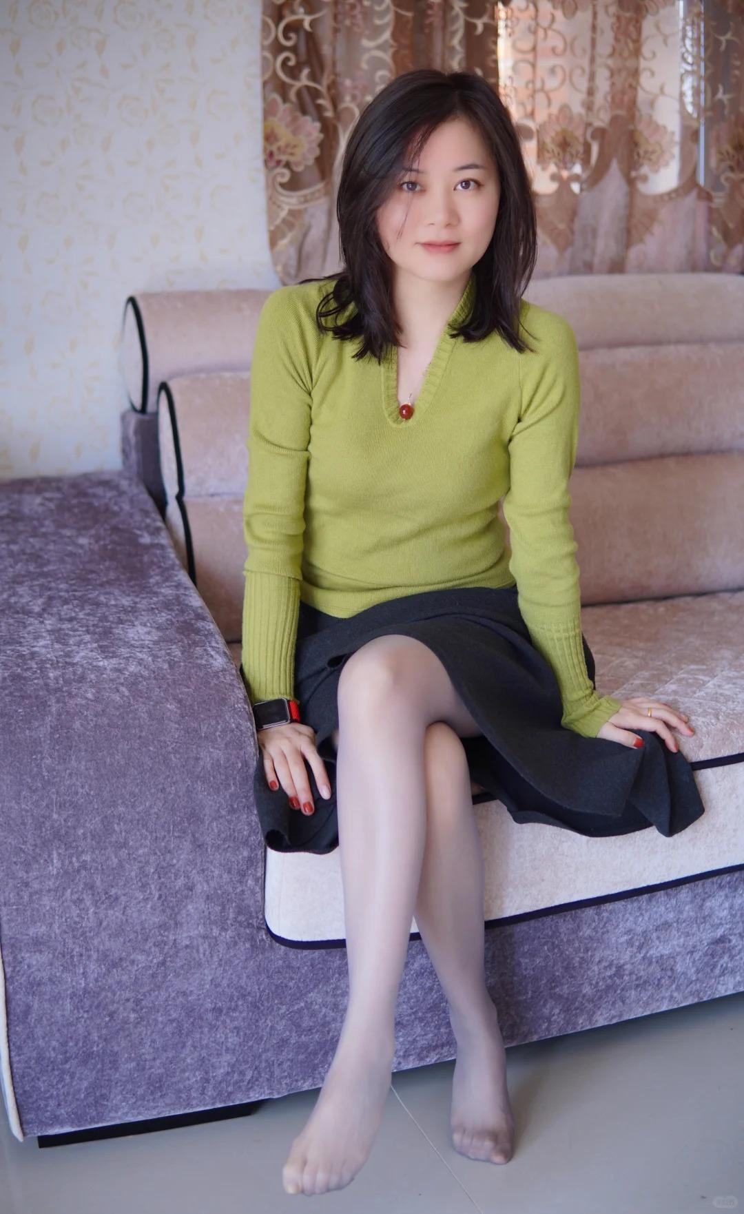 褪去外界的喧嚣，居家的日子，是与自己温柔相处的慢时光。不追赶闹钟，不敷衍三餐，让