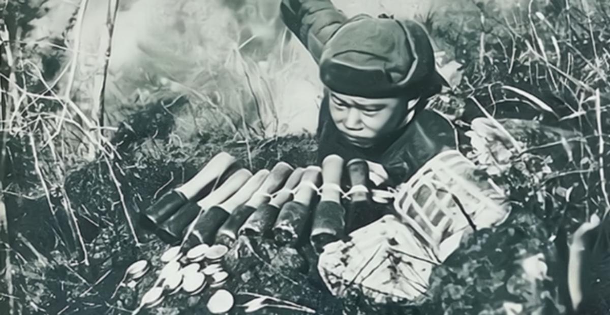 1951年，志愿军战士潘天炎感觉肚子疼，便跑到隐蔽处上厕所，回来后却发现阵地上空