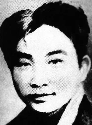 1935年，2名被捕地下党员临行刑前，监狱看守突然说：“我可以救你们出去，但只能