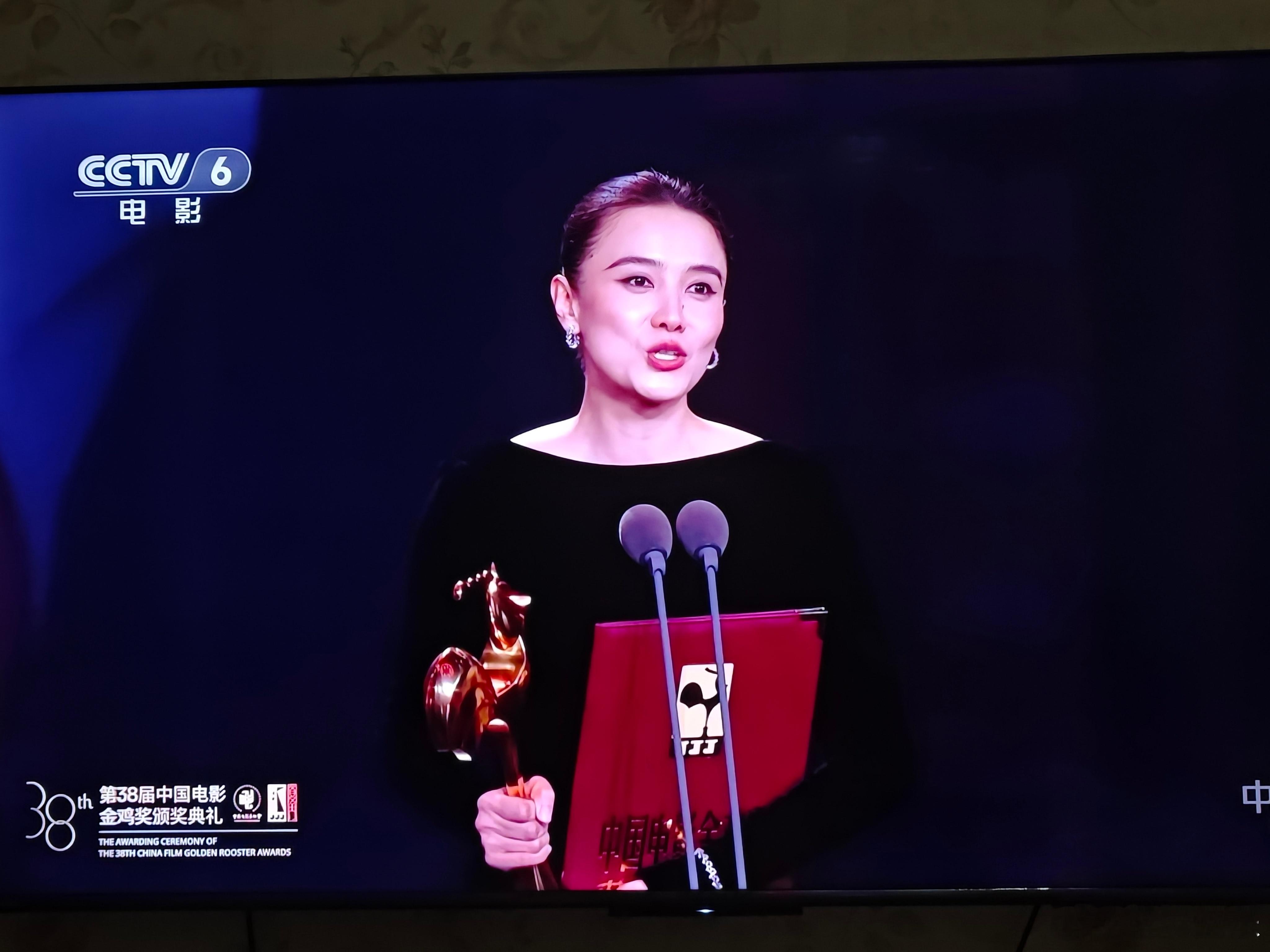 宋佳不算大器晚成，但这第二春也太灿烂了，影视双栖发展成就超章子怡，比肩周迅。电视