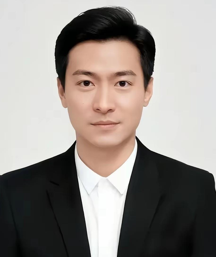 突然发现自己比明星还帅，好几个明星都长得跟我很像，集中了几个人的颜值，发现越看越