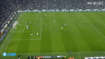 太招笑了！卡瓦尔突入禁区被干倒不查VAR？结果库普梅纳斯射门时小小图拉姆站在后面