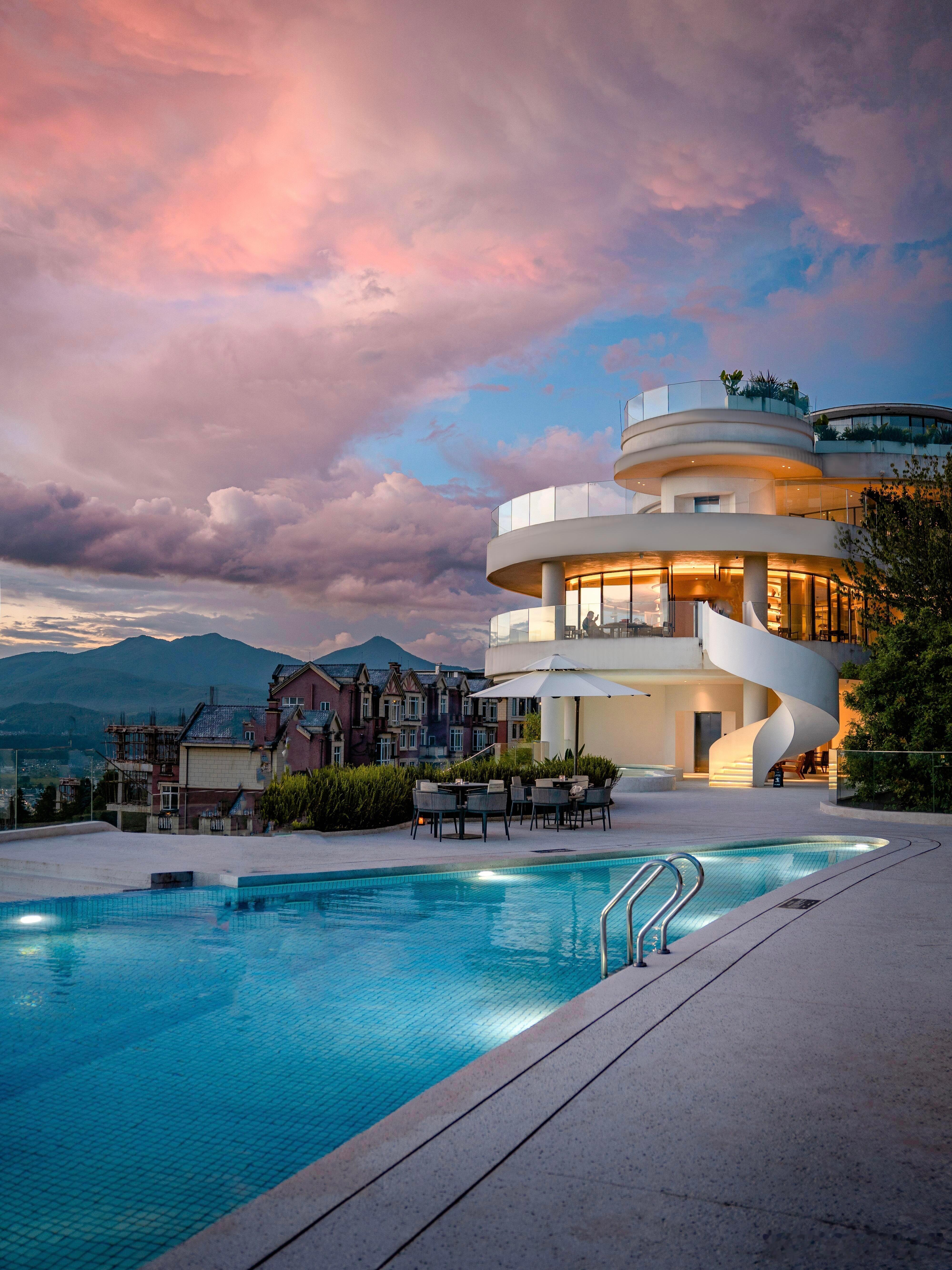 一半火山，一半温泉，这也太震撼了吧‼️当北方寒风凛冽、南方湿冷侵袭时，腾冲的秋冬