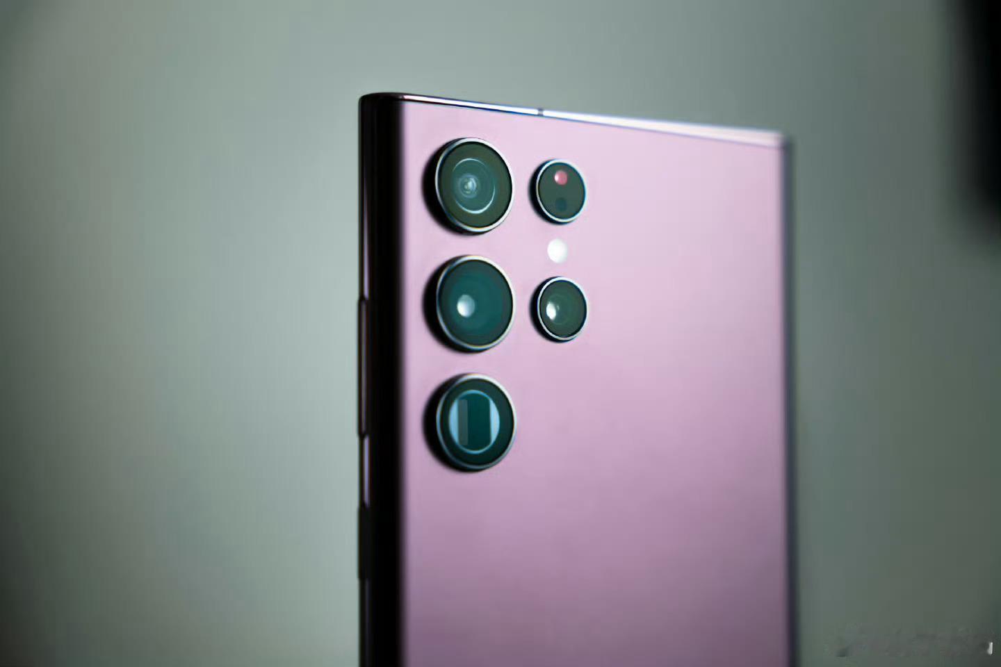 掏出三星GalaxyS22Ultra出来看看真的好怀念10X光变，唉，阿星这