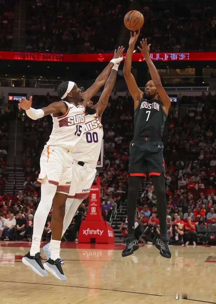 你敢信吗？杜兰特三分绝杀太阳队，布克昨天刚绝杀雷霆……1月6号中午，杜兰特全