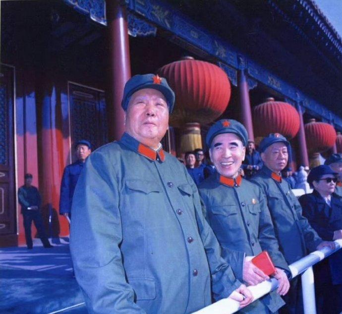 1966年9月15日，这是来自六五式军装的魅力。六五式军装看起来非常简洁但又非常