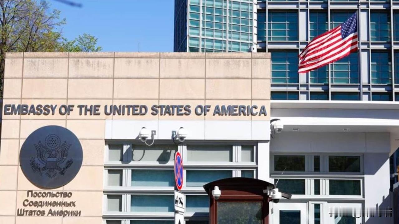 美国国务院已敦促在俄罗斯的美国公民立即离开该国。美国国务院再次发布了针对俄罗