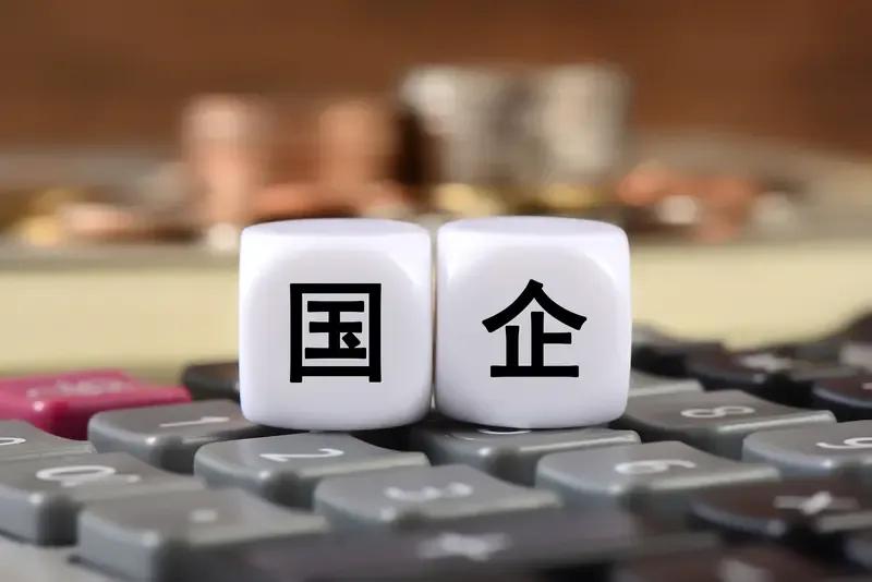 尤其是制造业国企，生产一线工人的工资着实很低。这类企业效益欠佳，工人仅靠基本工资