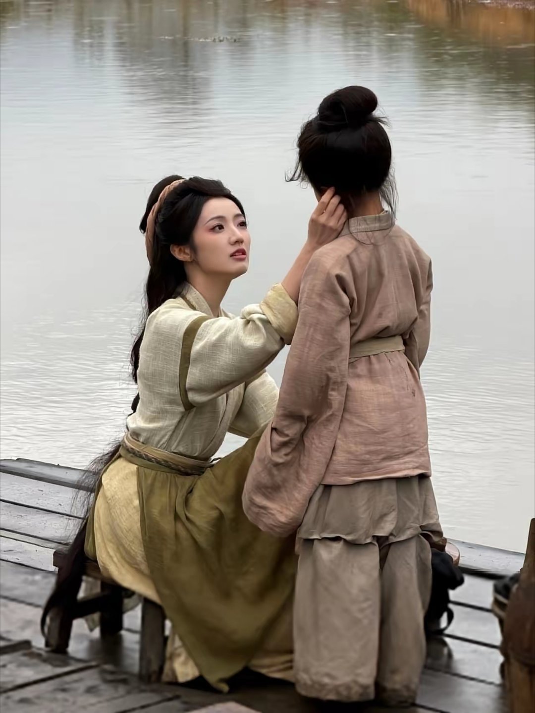 张凌赫正在拍的《归鸾》，发现女二的颜值好高啊~这张脸简直不要太权威，五官标致得就