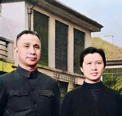 1950年，上海解放后，粟裕将军和妻子楚青逛上海。在路过一家咖啡馆时，粟裕突