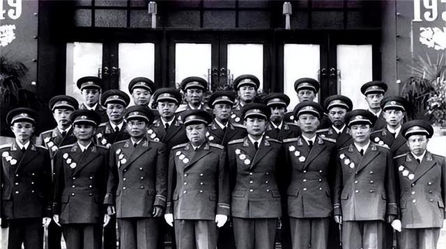 1979年,中央会议讨论出兵越南问题,会上,各将领态度有所不同,其中,叶剑英元帅