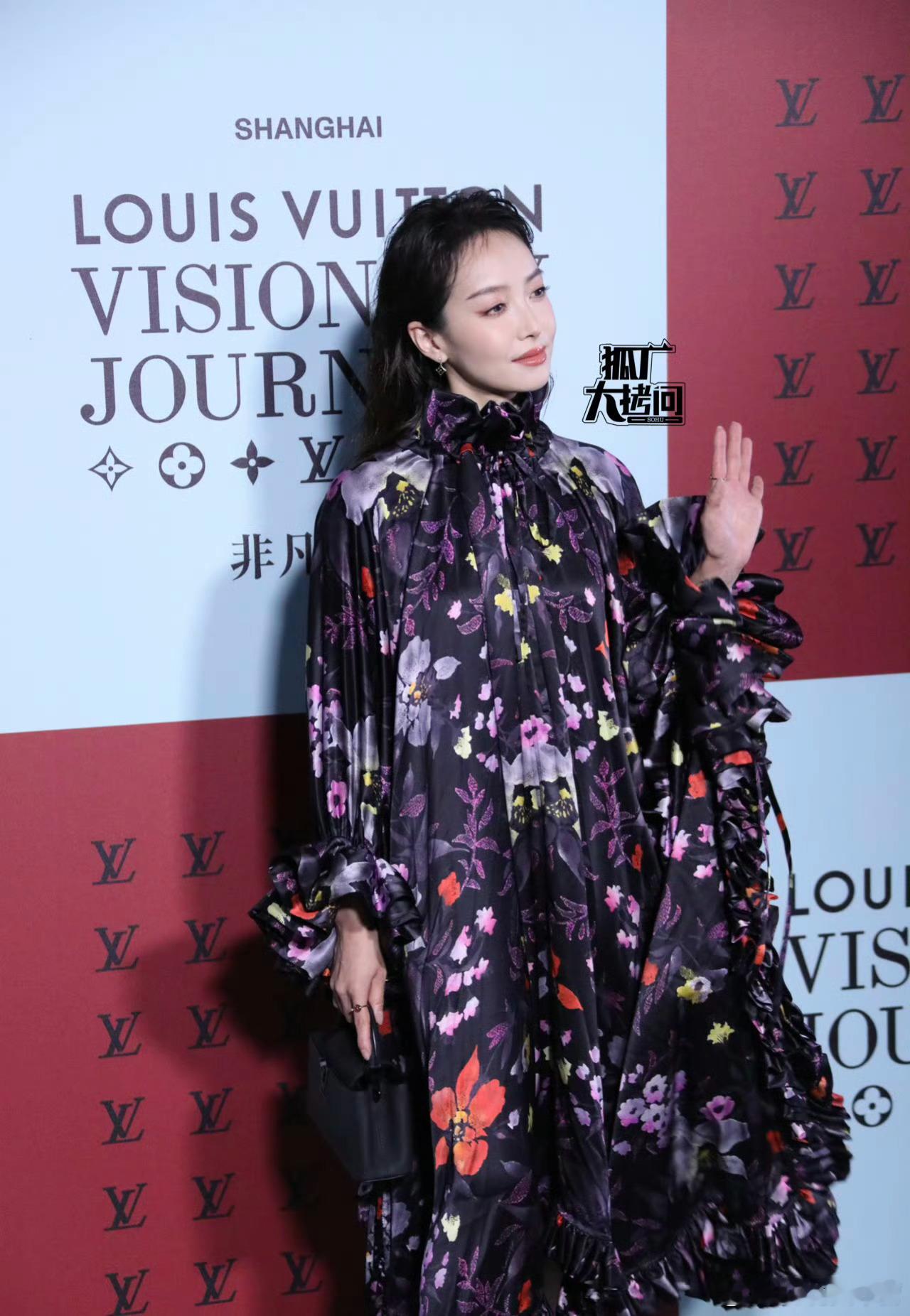 宋茜｜LV上海大秀红毯生图～这衣服实在难评，但代言人宋茜女士这张脸实在耀眼宋茜L