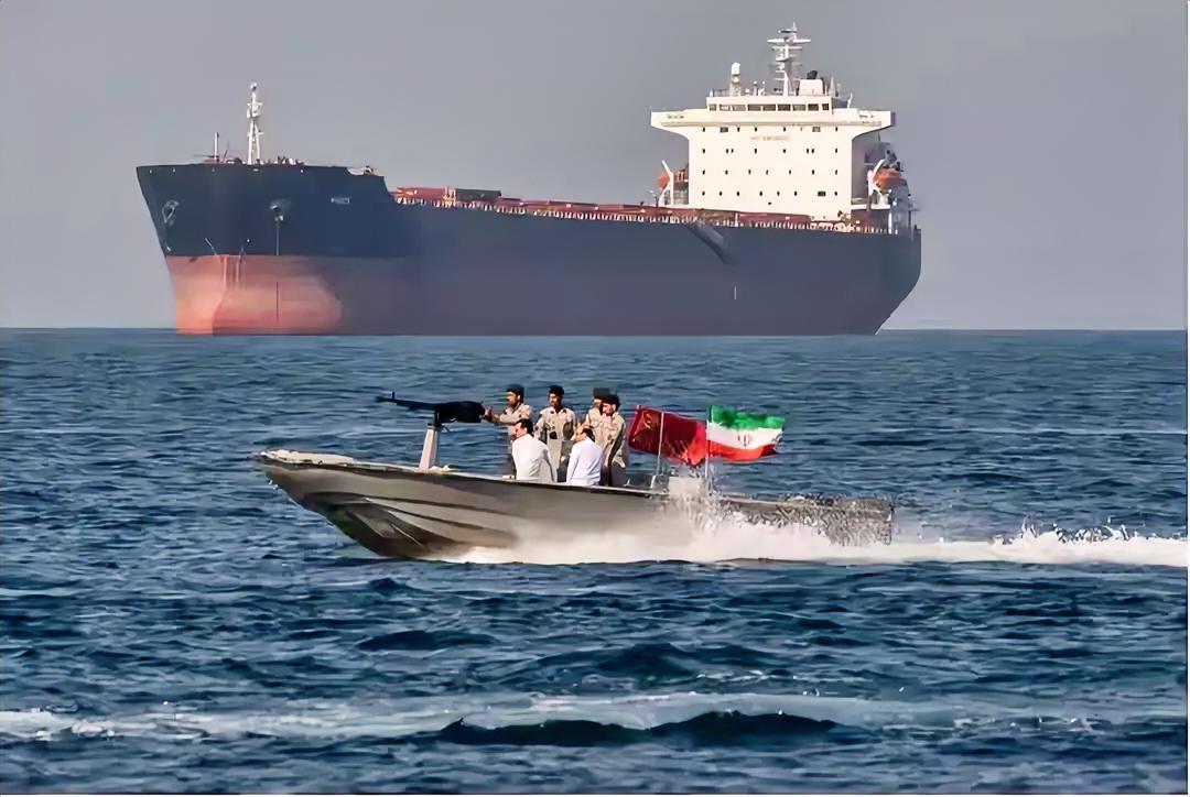 战争扳机一触即发！特朗普重兵压境伊朗，全球能源命脉悬于一线美军C-17运输