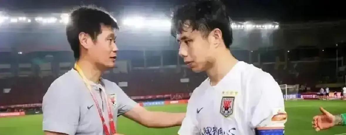 8轮丢5球，中甲最穷队冲超预算2000万，别人零头。李霄鹏拿底薪，冲超奖5