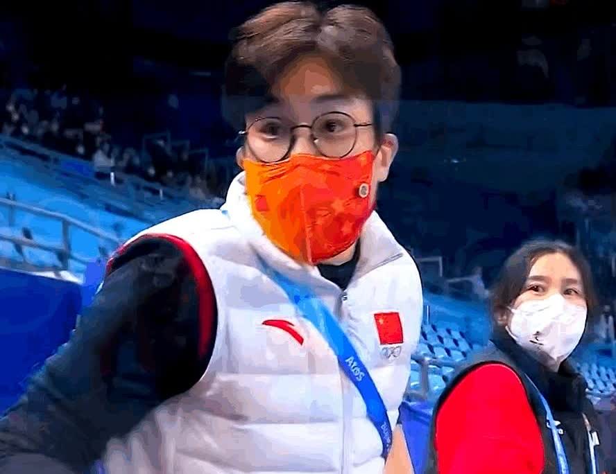 四天，只干了四天，金善台从韩国短道速滑总教练位置被踢。网友炸锅：“当年他带中