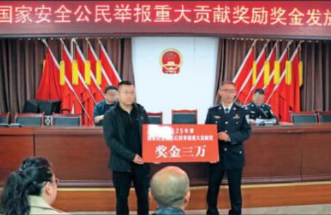 谁能想到，间谍都摸到川西战略腹地了，真的后背发凉！2025年初雅安雨城区，俩外