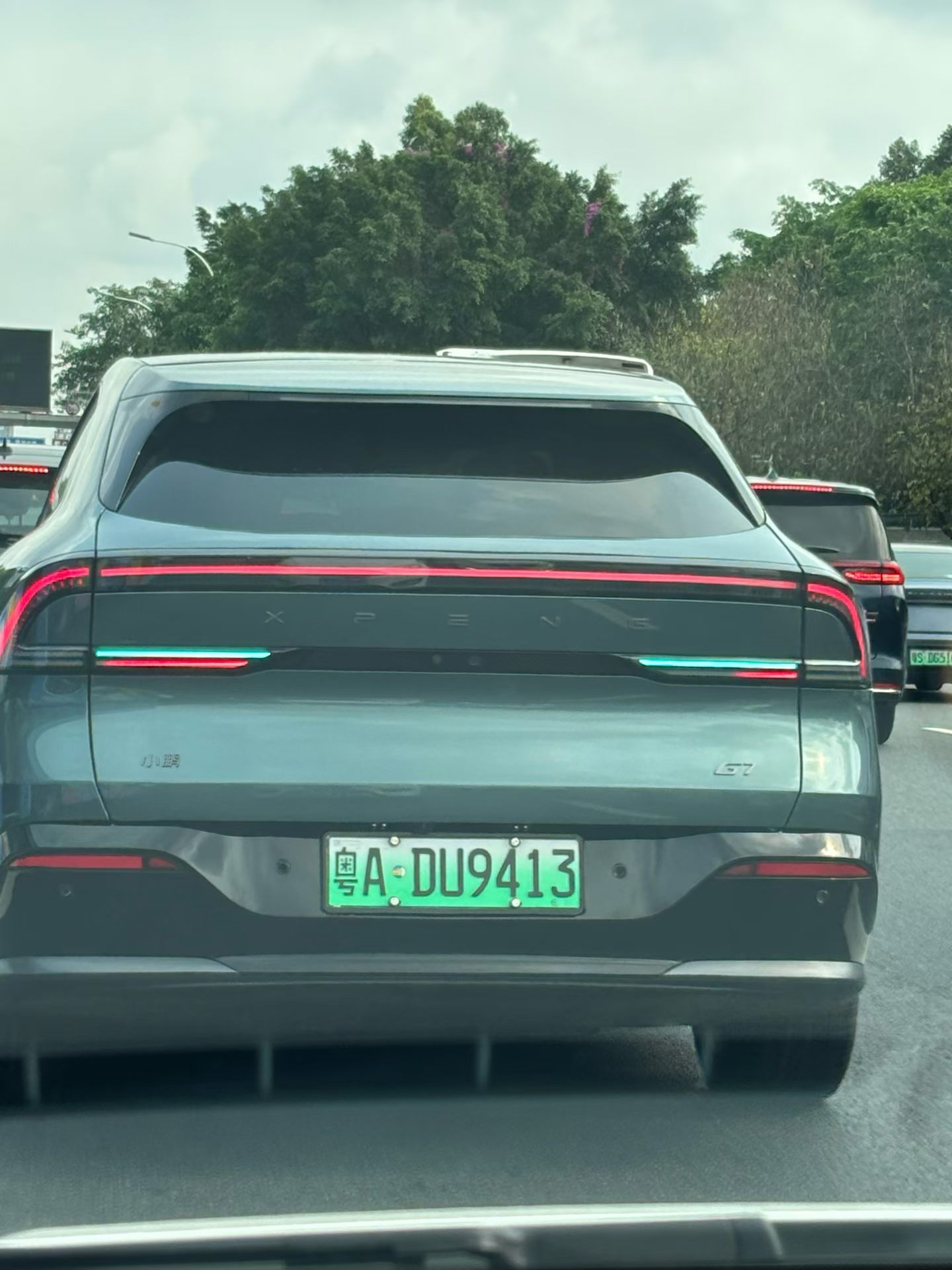 现在开车在路上，何尝不是呢