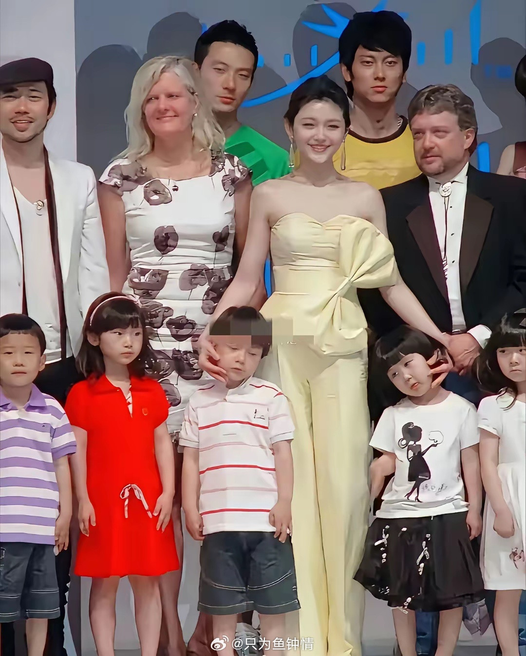 当年大S为了让自己白起来，用了各种肤白产品，把自己的健康搞垮了。早期的大s皮肤非