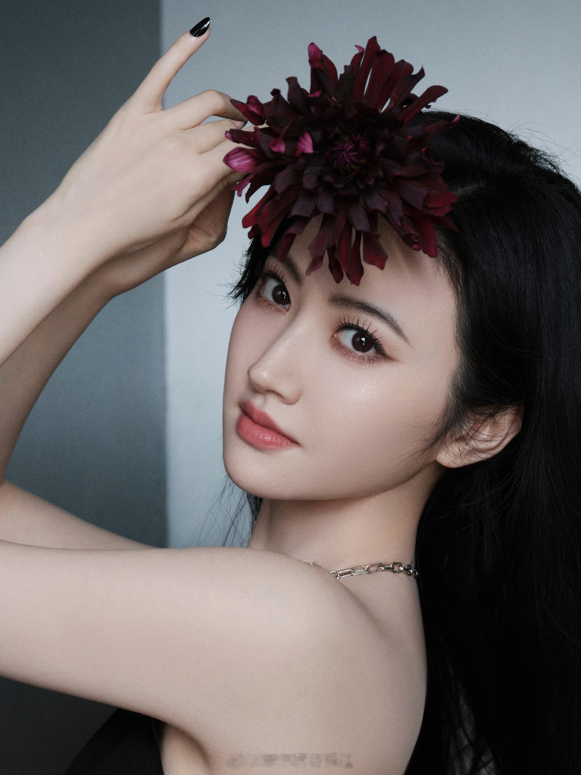 景甜黑裙柔美高跟轻踏步步生莲​​​