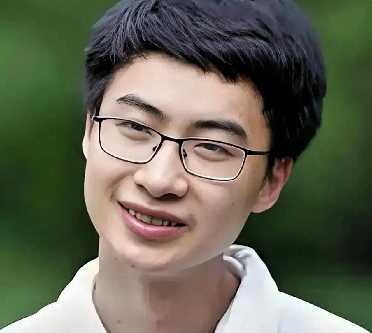 刚刚查了一下，不查不知道，查了才知道！北大心理学老师林巨，称庞众望是