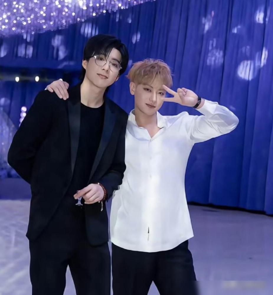 “查无此人！”黄子韬对着铁哥们刘宇宁的照片，把头摇得像拨浪鼓，直接把天聊死。