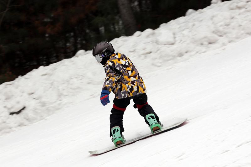 孩子不愿和家长沟通挺让人头疼的。这原因可能不少，像青春期孩子独立意识强，会抗拒交