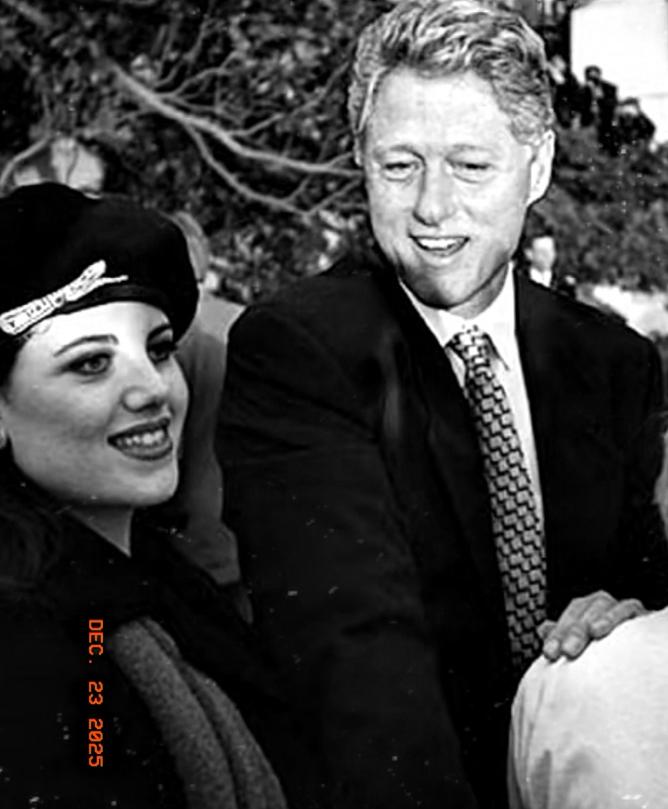 想杀我一千，我也要损你八百，大不了鱼死网破，美国前总统要豁出去了！林顿对于最