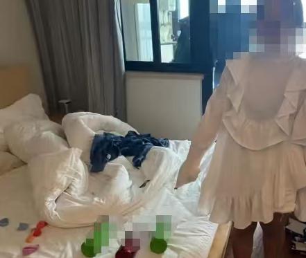 浙江杭州，20多岁的年轻女子在房间里折腾了一夜，前后欲仙欲醉了9个小时，整