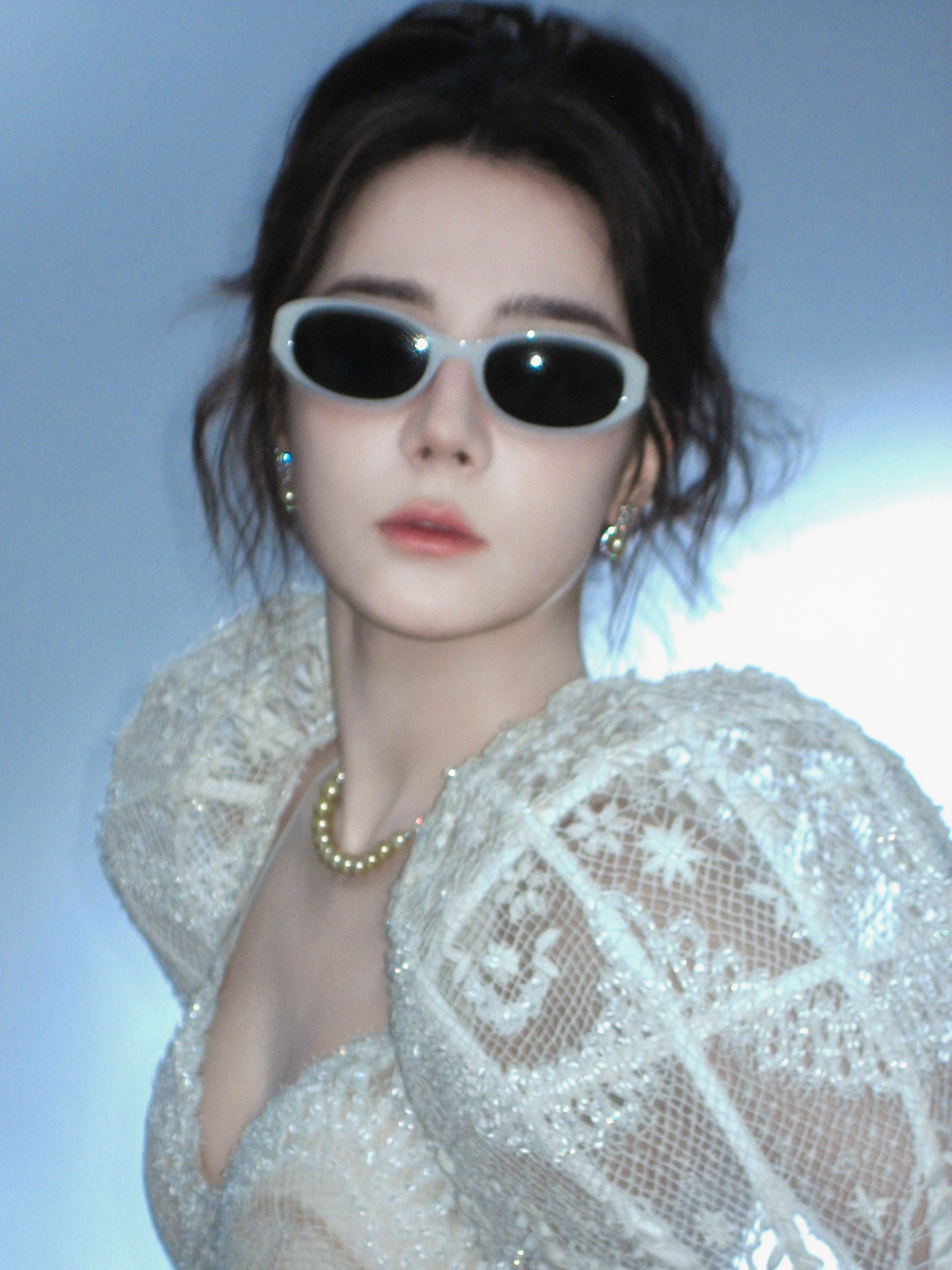 迪丽热巴戴眼镜是美丽装饰，摘眼镜是另一种美貌暴击🤩姐姐顺手把审美重新定义