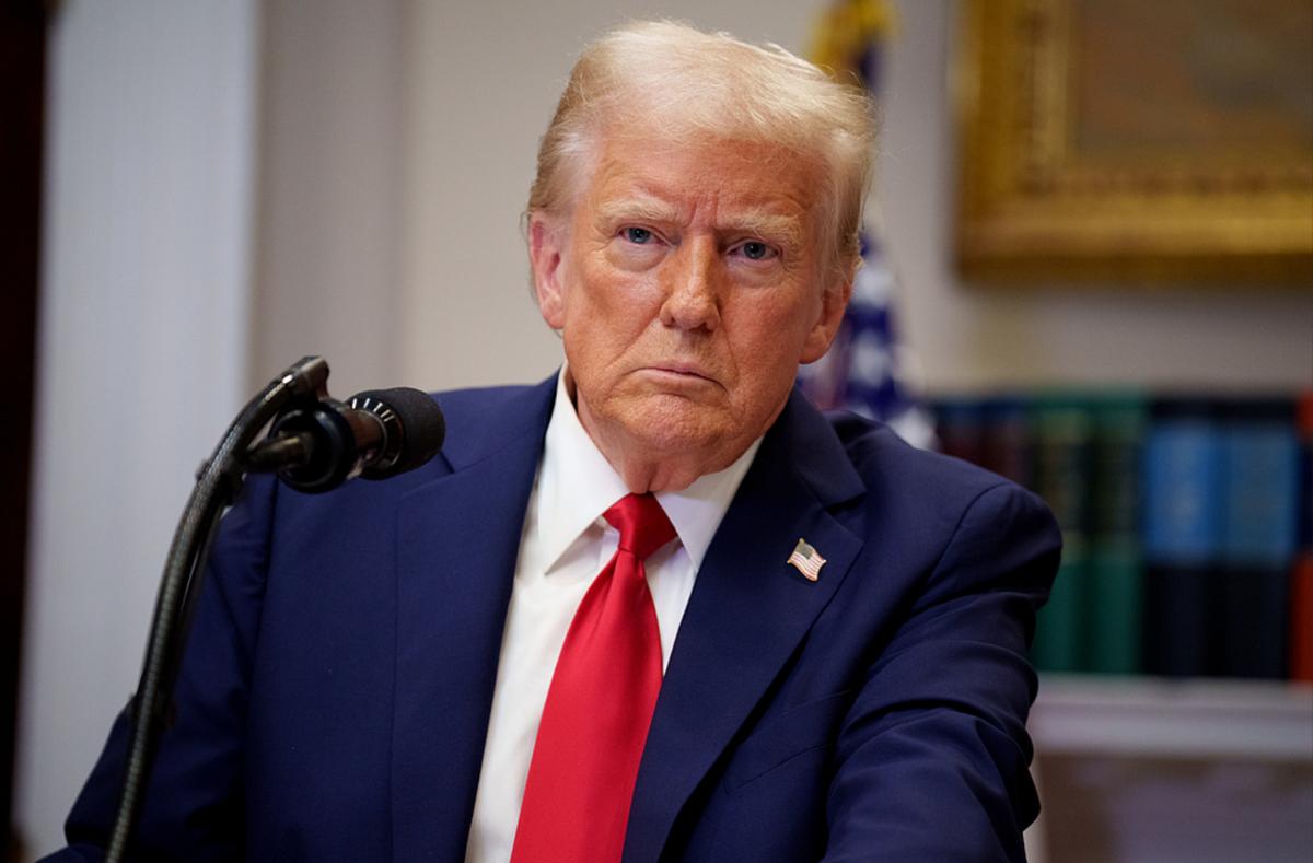 美国多地爆发混乱，特朗普被联手逼宫，白宫开始急了特朗普现在是焦头烂额，美国已经