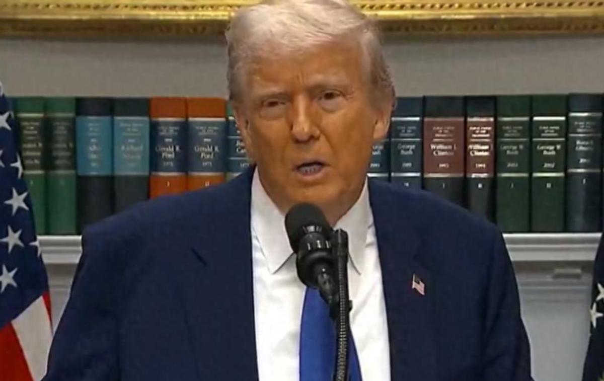 特朗普为啥怂的这么快？中国手握王牌迟迟不落，北约创始人都要反