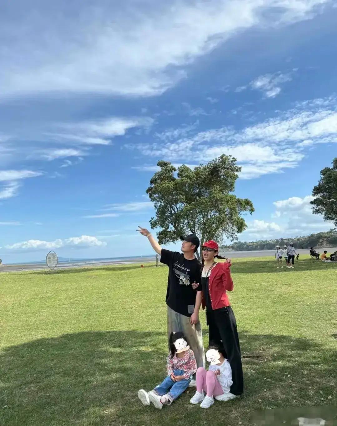 陈赫一家四口瑞士度假，两个女儿性格像陈赫，很活泼，不过女儿的脸型很像张子萱。张子