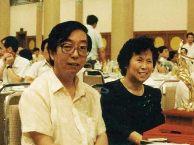 1988年，《敢问路在何方》获奖后，闫肃与蒋大为两人走到台上，接受了颁奖。作曲人