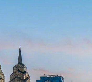 有些风景，如果你不站在高处，你永远体会不到它的魅力；有些路，如果你不去启程，你永