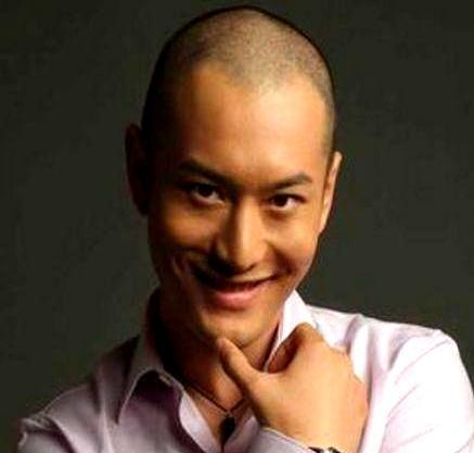 “4000万老赖”李亚鹏，开口要300万救急，黄晓明1分钟回卡号，当天打款。十