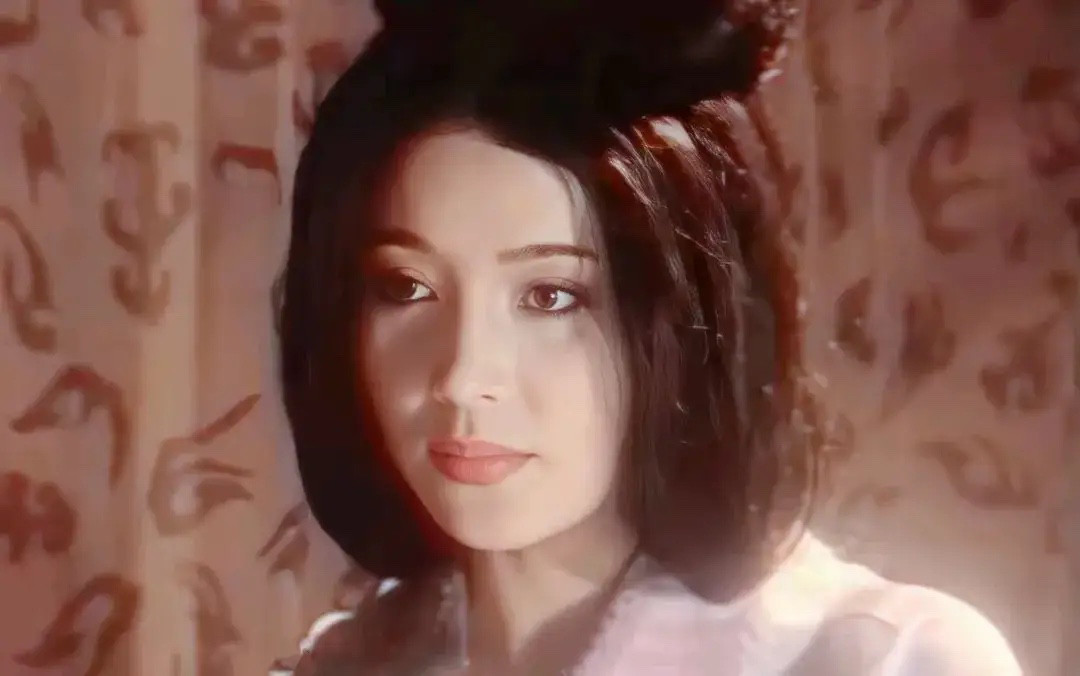 卫子夫到底是不是废后？汉书不是明显有个“废”字吗？武帝一朝实际上是废了，但程序还没走完，卫子夫就果断