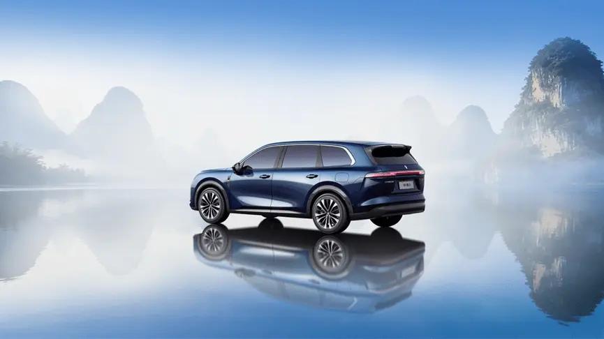 宝骏华境S‌：这是上汽通用五菱与华为深度合作的‌旗舰大六座SUV‌。新车全系标配