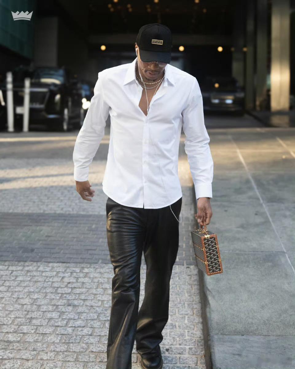 白衬衫皮裤小包威斯布鲁克