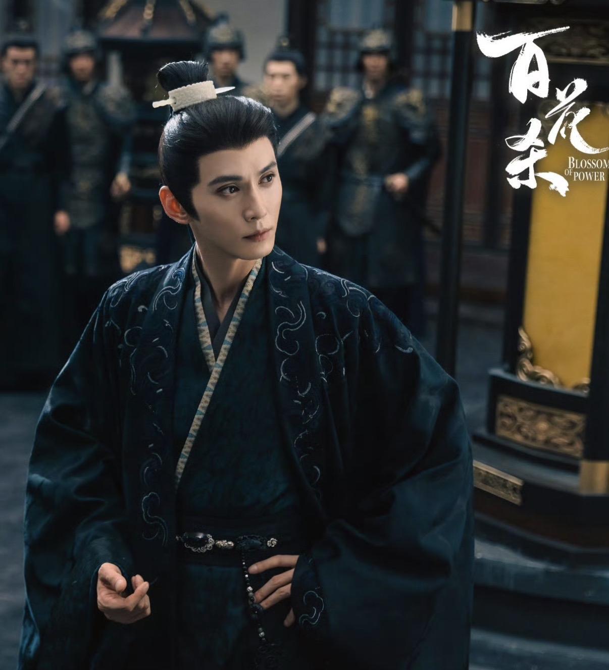 信王是单方面深情，只知道给，却不知道沈汐和真正要什么；太子是沈汐和要什么就给什么
