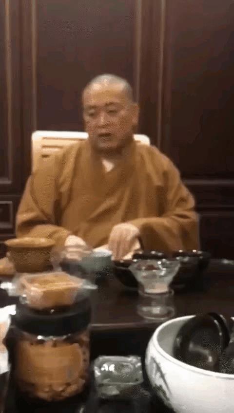 背景墙不应该是禅茶一味吗？
