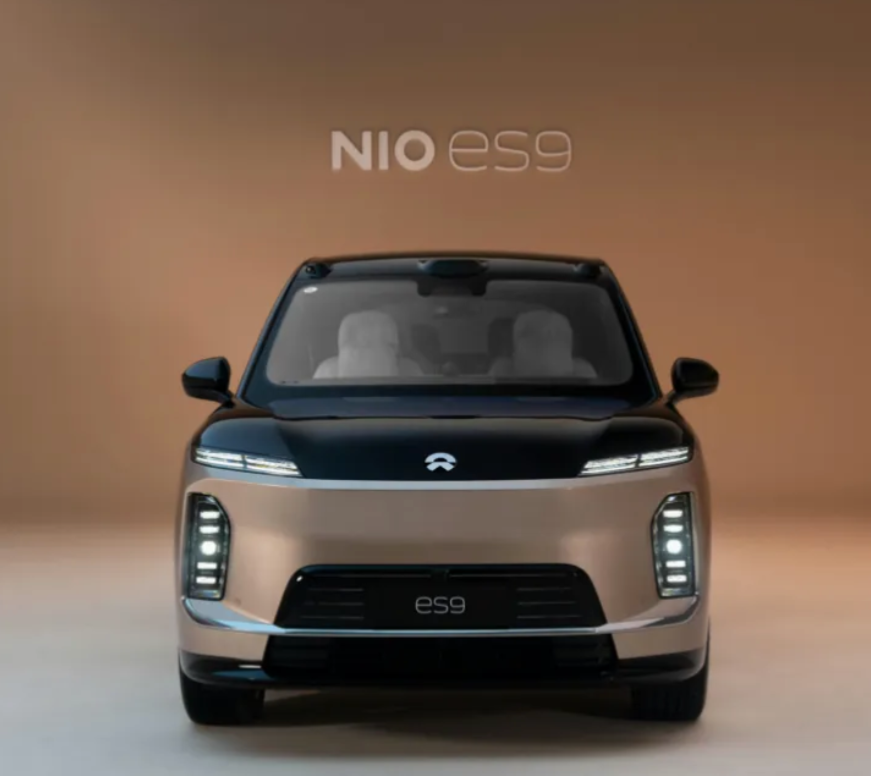 先说个观点：2026年还在买宝马X7，奔驰GLS，路虎揽胜的人，你不是49年入国