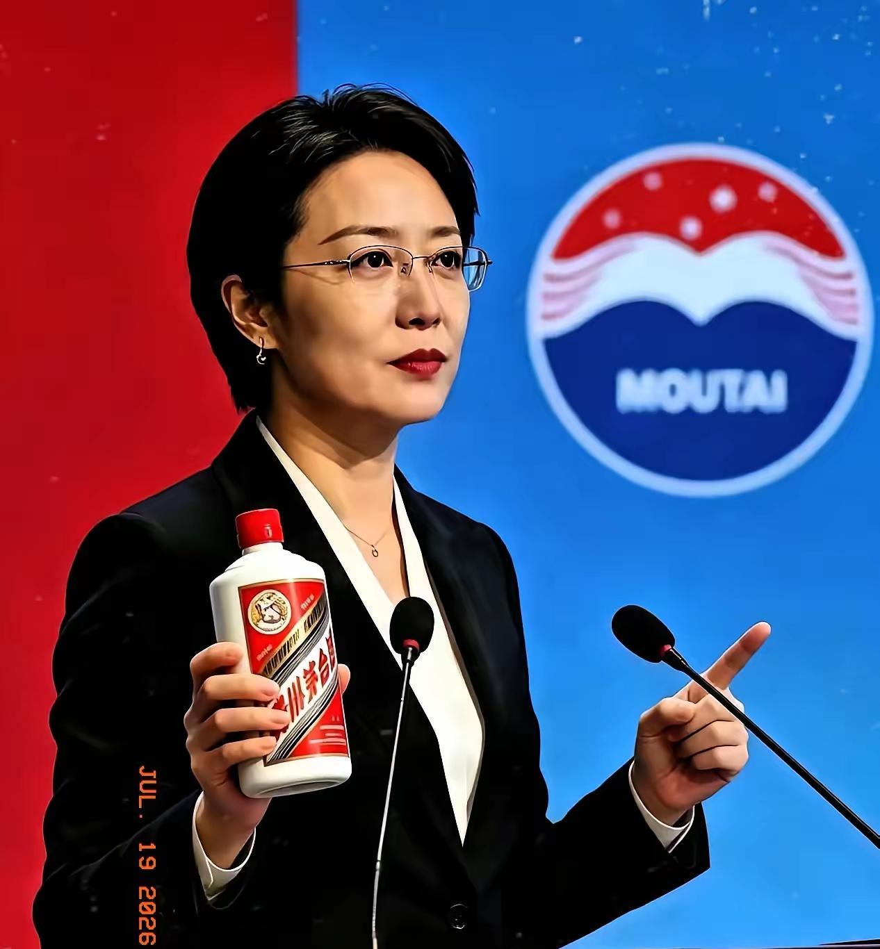 7月18日，白酒圈被一道震天闷雷直接劈成了两半。茅台连个招呼都不打，深夜暴甩一张